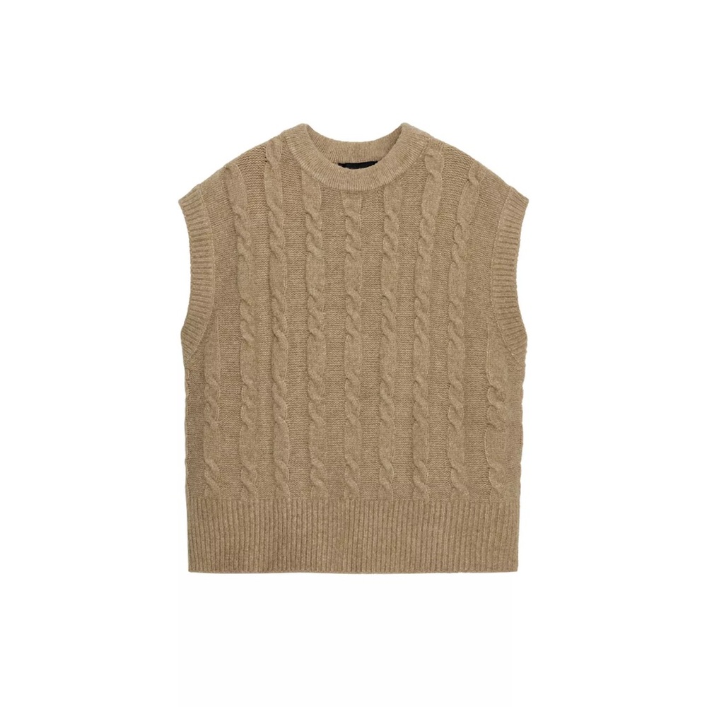 BRAND NEW Zara women’s cable knit vest size L (runs large)